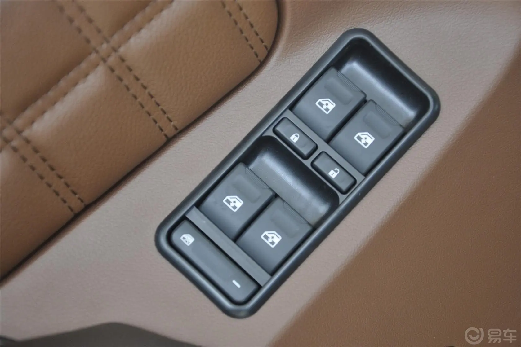 宝利格2.0D 手动 两驱 智尊版 OED车窗升降键
