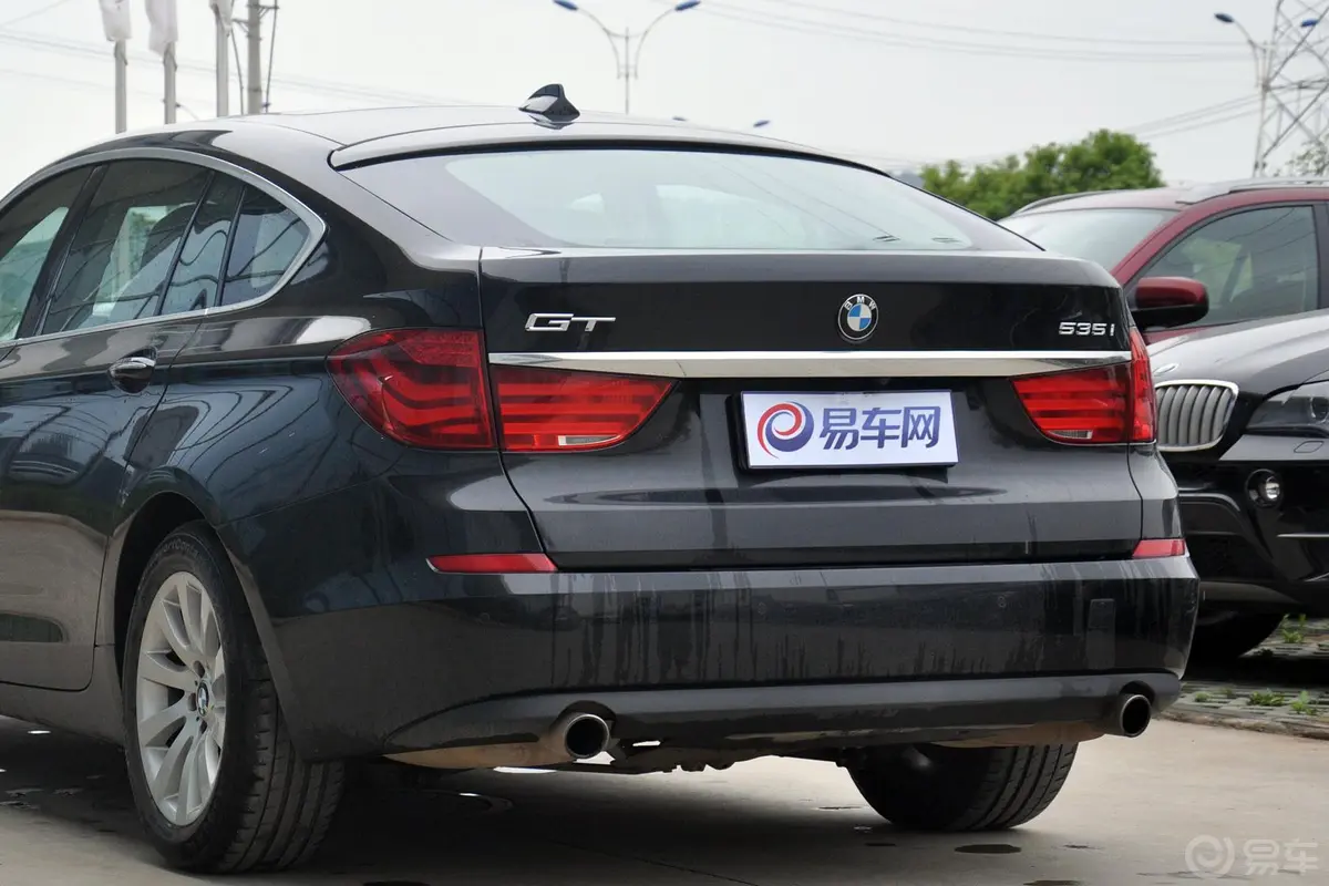 宝马5系GT535i xDrive 豪华型车尾局部