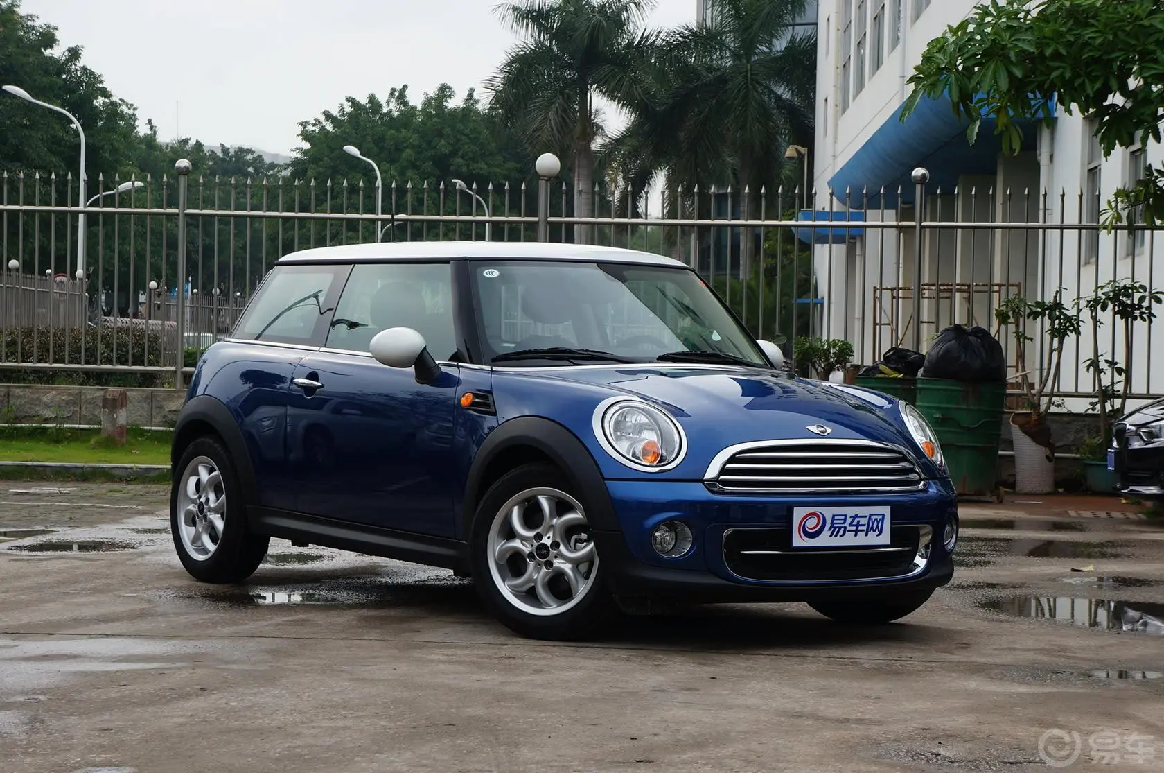 MINICOOPER Fun侧前45度车头向右水平