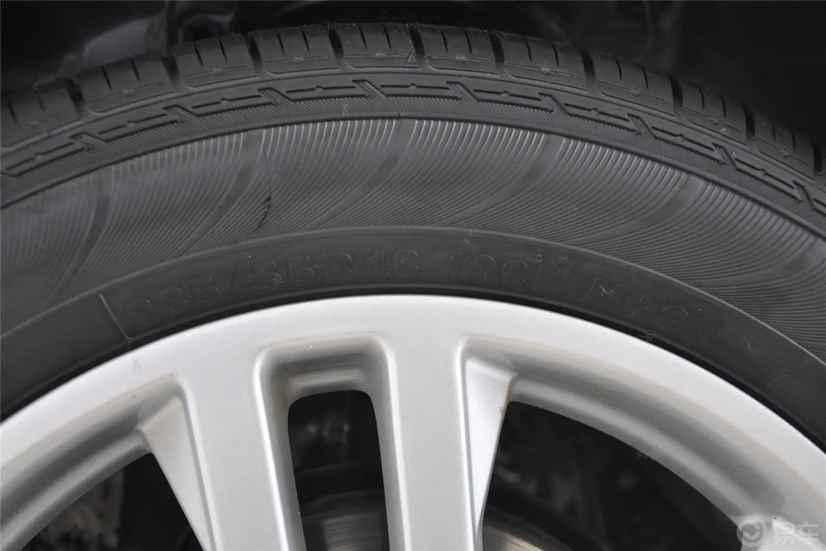 宝利格1.8T 手动 两驱 智尊版轮胎规格