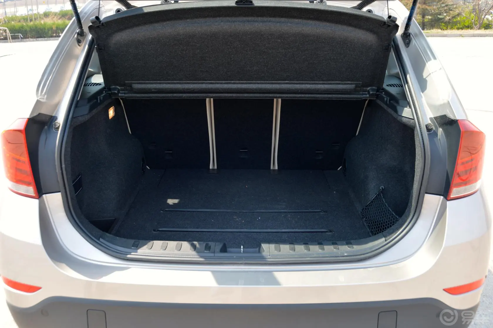 宝马X1sDrive18i 领先型行李箱空间