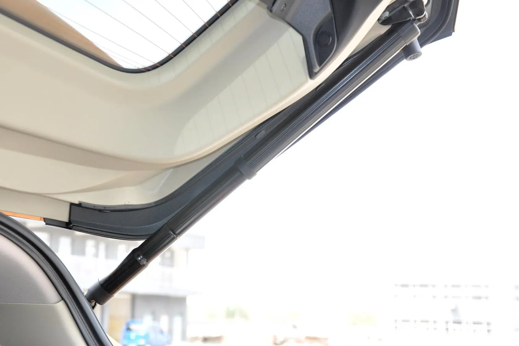 英菲尼迪FX37 超越升级版行李厢支撑杆