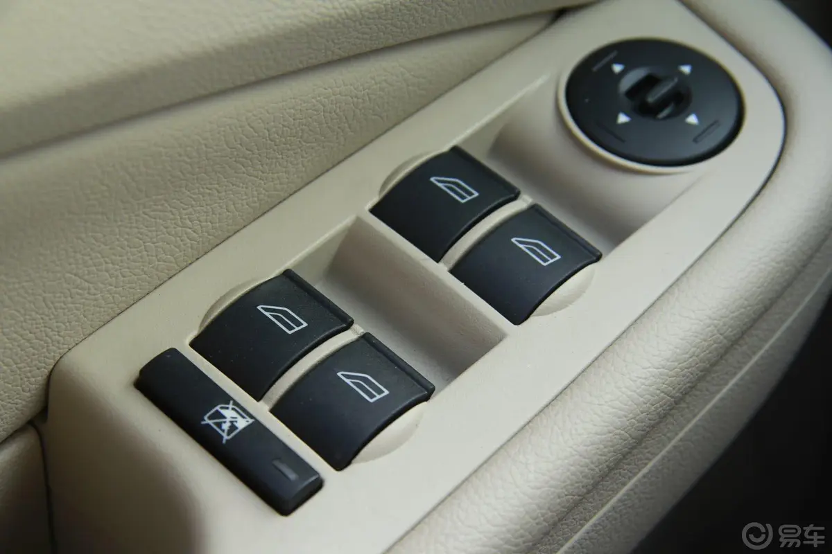福克斯三厢 经典款 1.8L 手动 时尚型车窗升降键