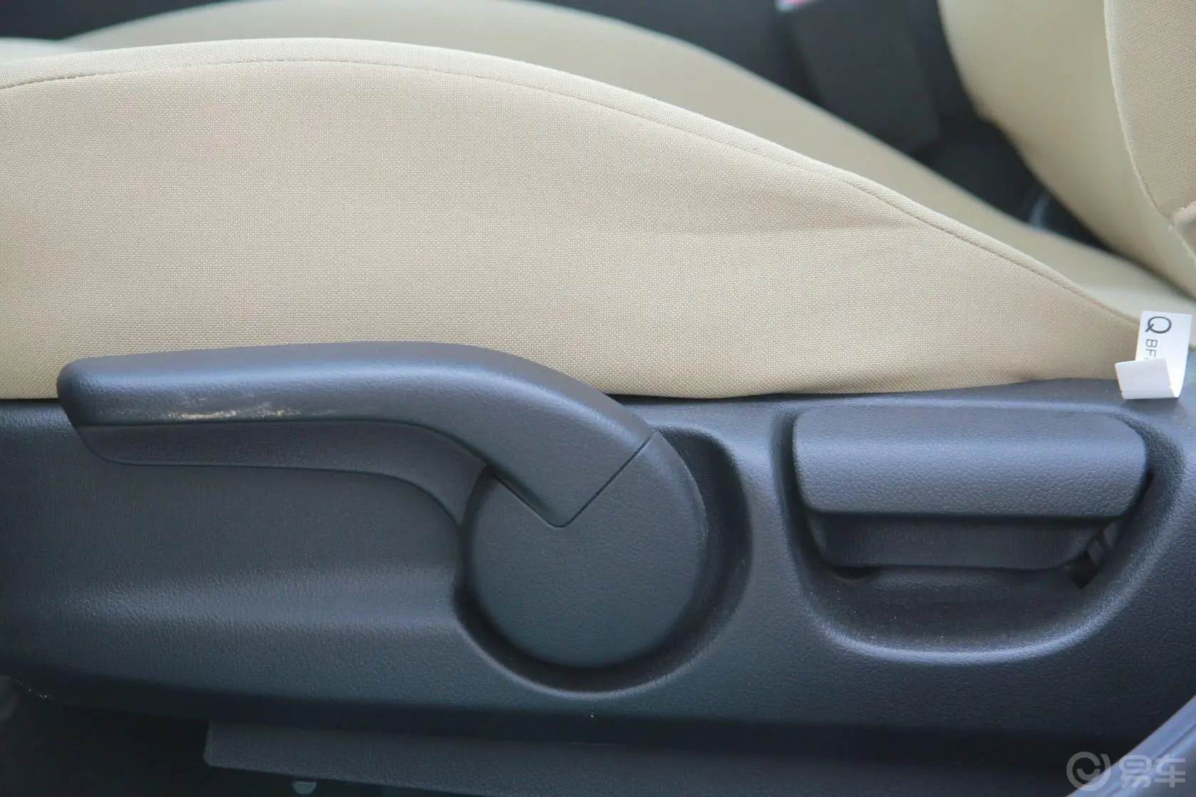 马自达3 星骋三厢 1.6L 自动 舒适型座椅调节键