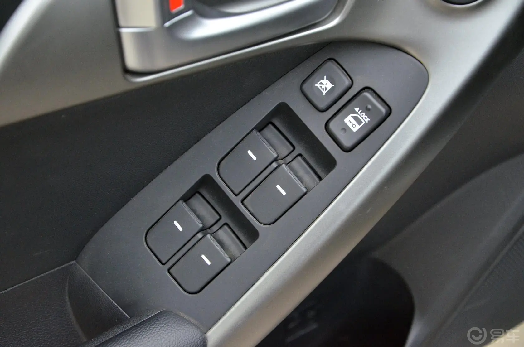 福瑞迪1.6L 自动 Premium车窗升降键