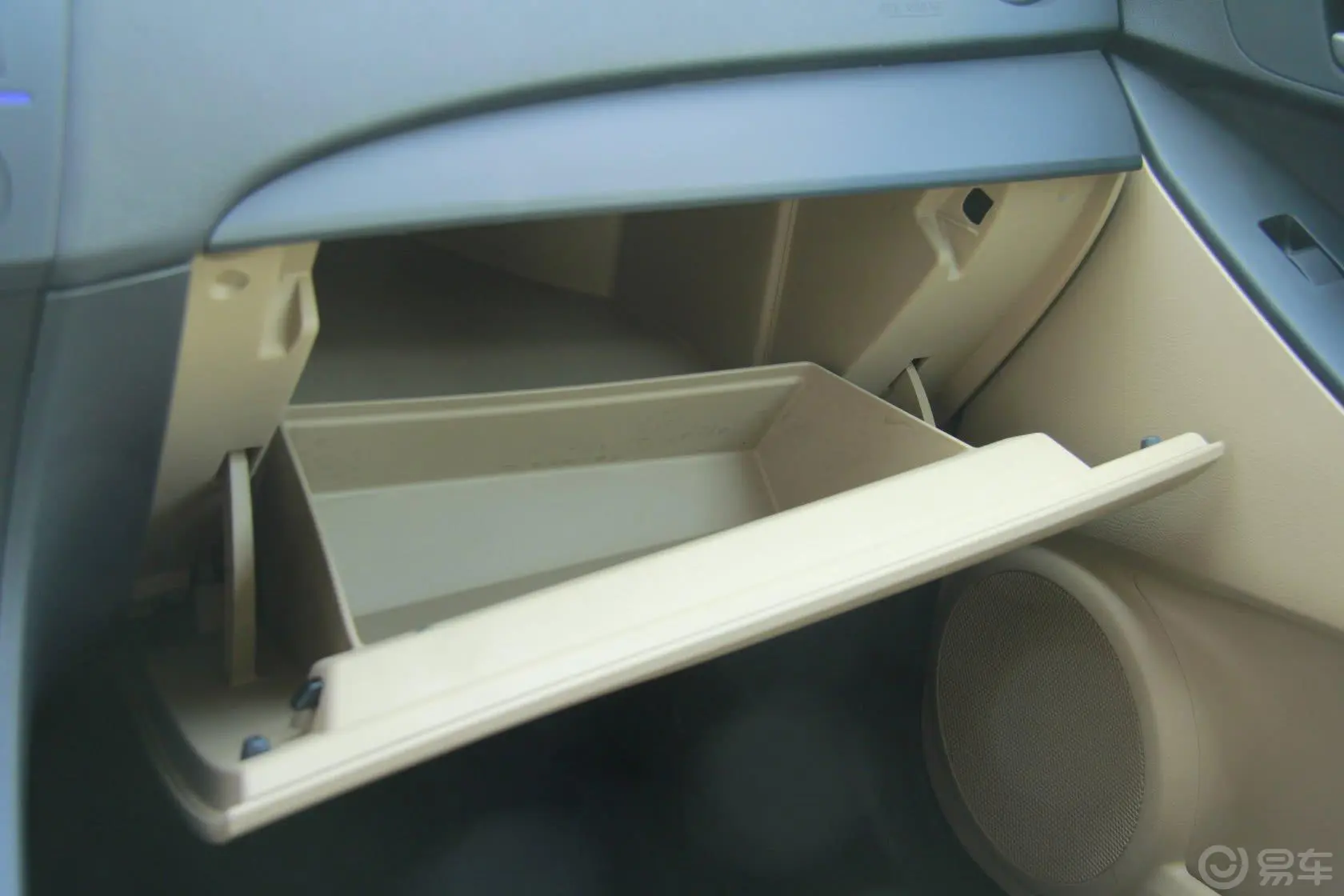 马自达3 星骋三厢 1.6L 自动 舒适型手套箱