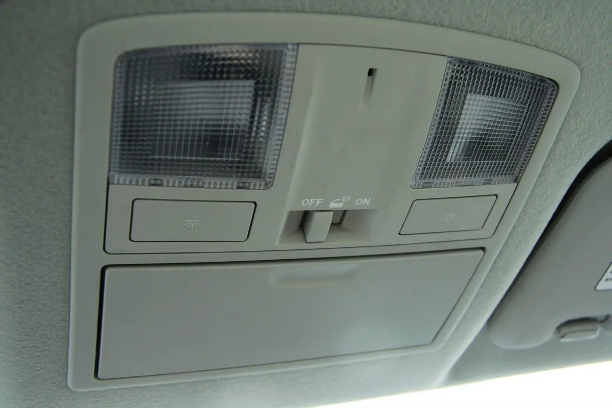 马自达3 星骋三厢 1.6L 自动 舒适型前排车顶中央控制区