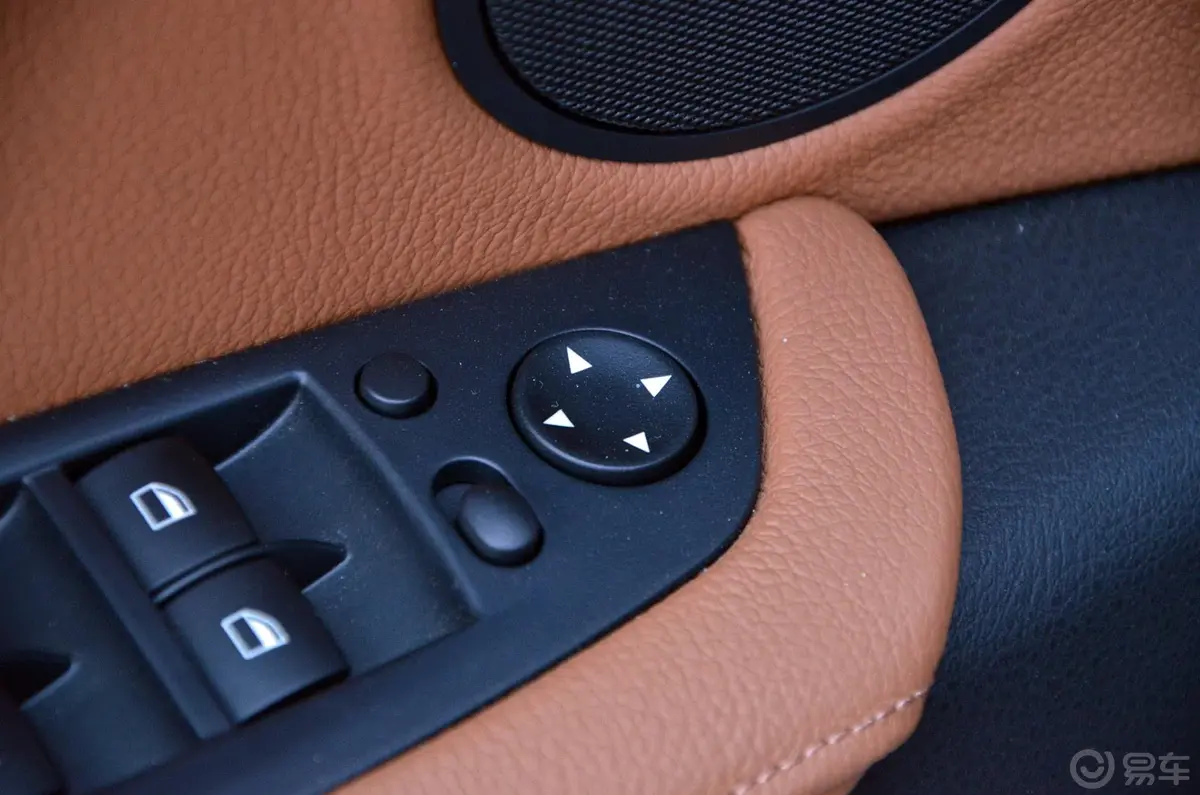 宝马X6xDrive35i 豪华型外后视镜控制键