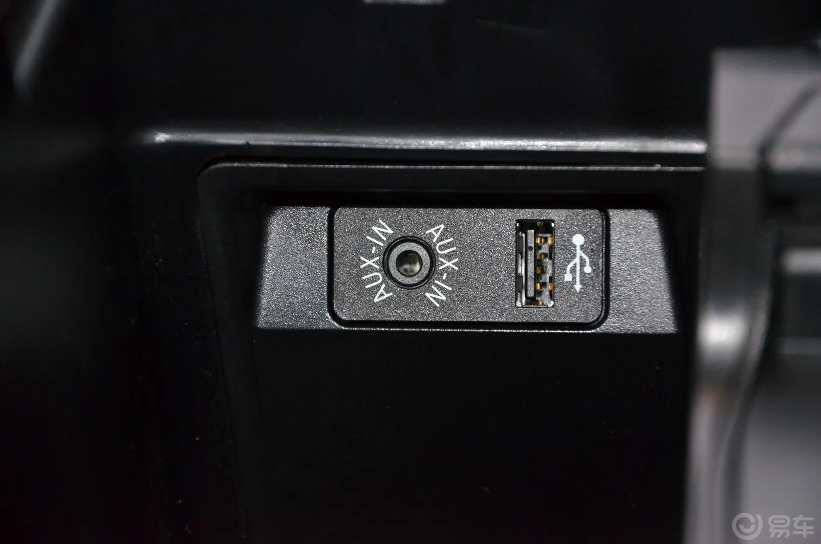 宝马X6xDrive35i 豪华型AUX接口