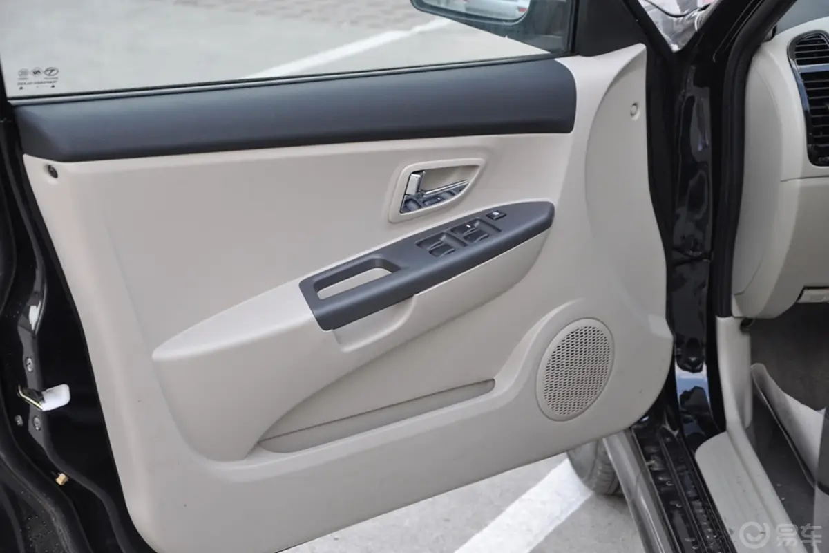 V3菱悦1.5L 手动 亲民版 旗舰版驾驶员侧车门内门板