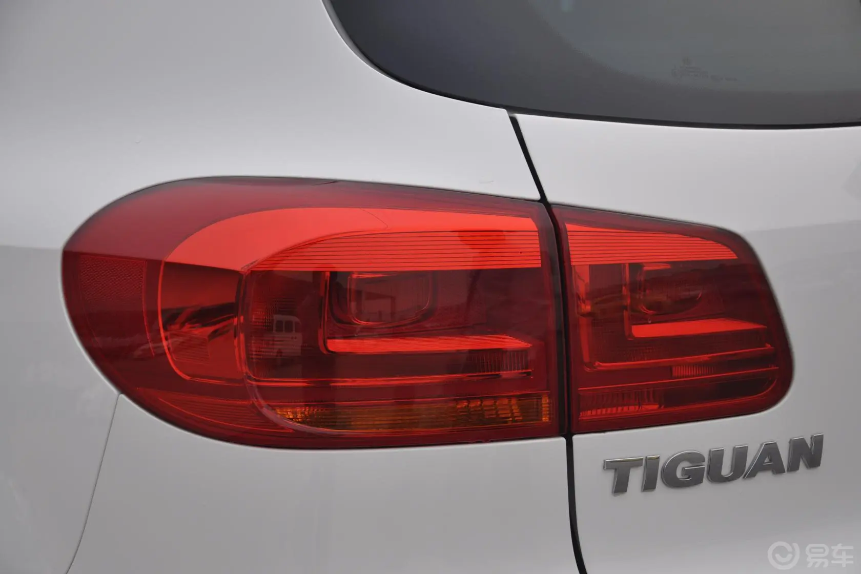 Tiguan2.0 TSI R Line尾灯侧45度俯拍