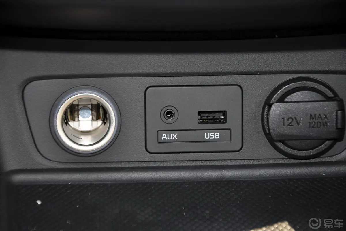 索兰托2.2L 柴油 舒适版 五座USB接口