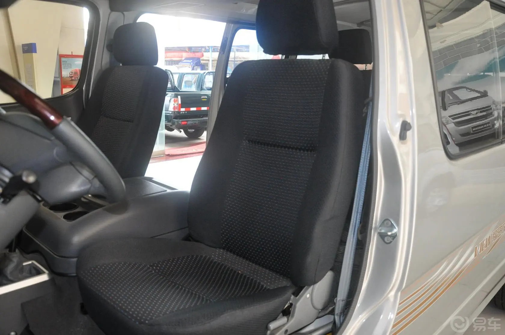 福田风景2.0L 手动 舒适型 汽油 VVT 短轴驾驶员座椅