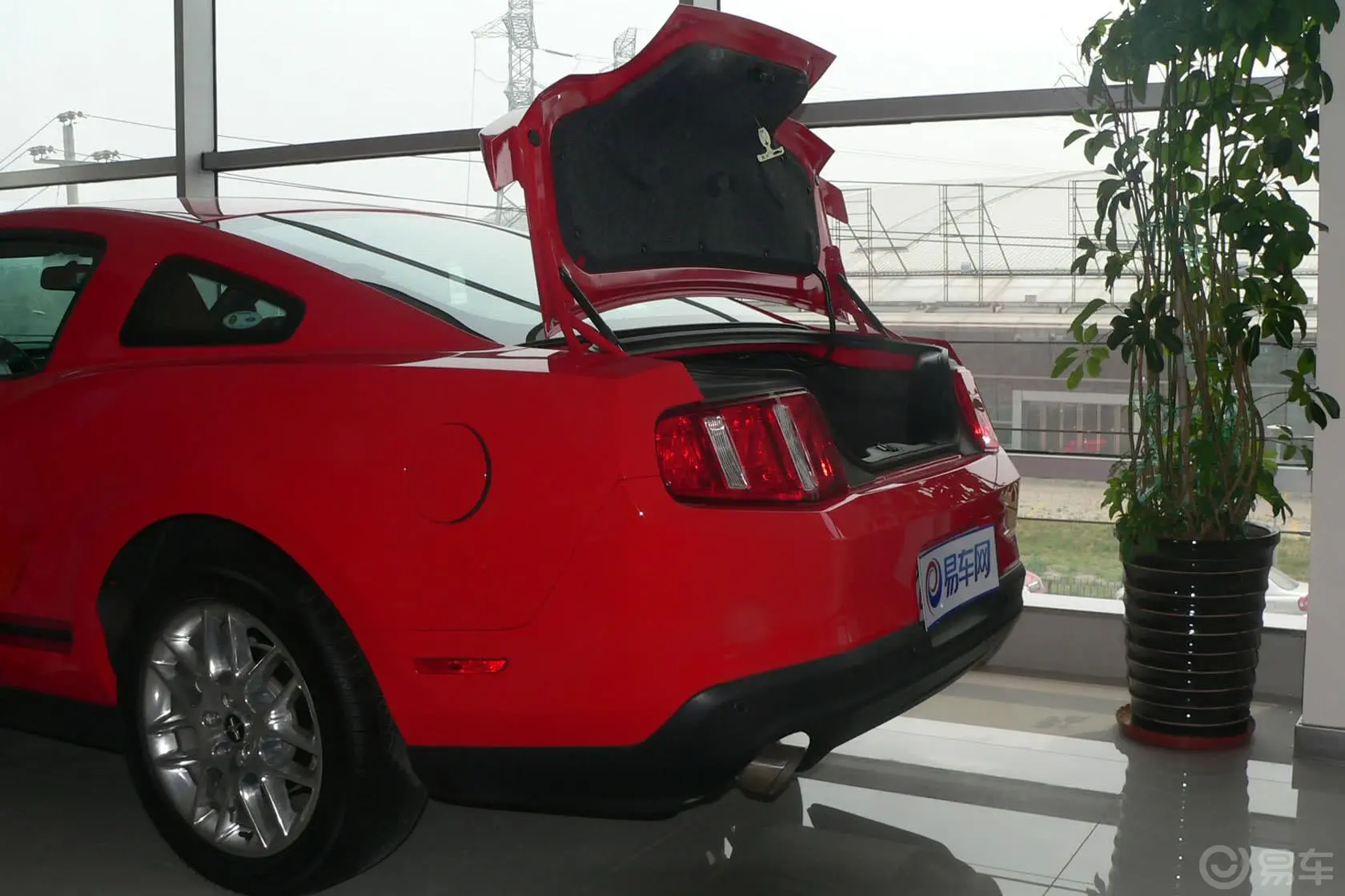 MustangV6 3.7L 自动  豪华版 高配空间