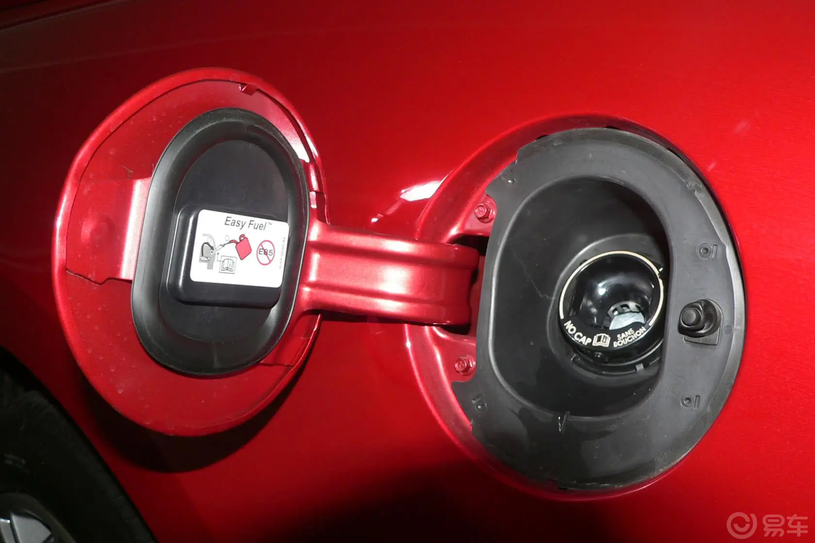 MustangV8 5.0L GT自动  豪华版 标配油箱盖