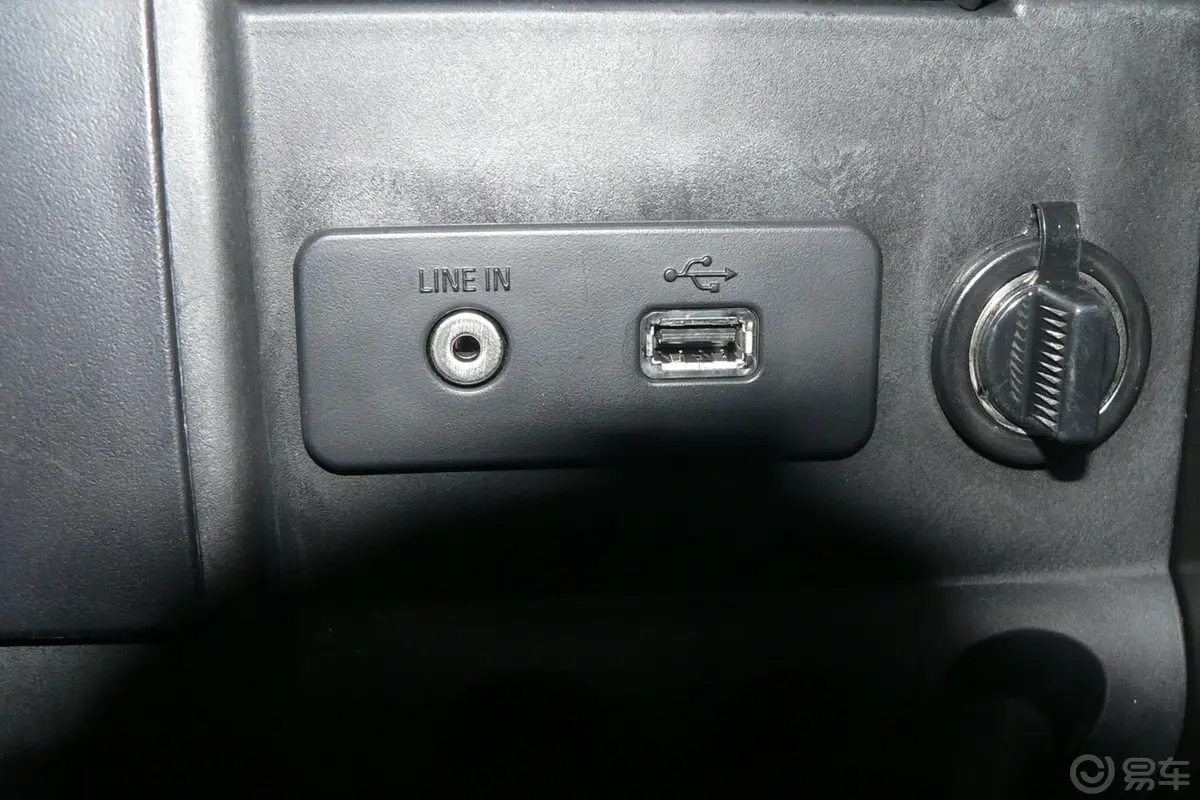 MustangV8 5.0L GT自动  豪华版 标配USB接口