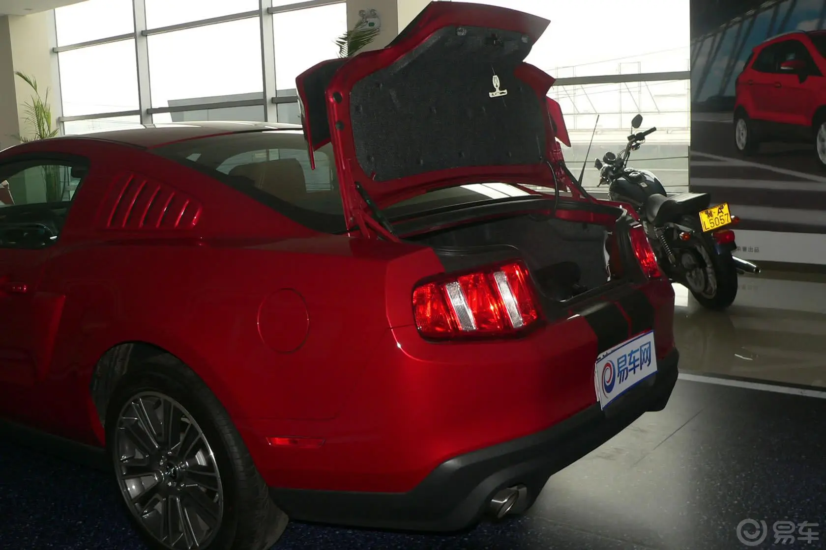 MustangV8 5.0L GT自动  豪华版 标配行李厢开口范围