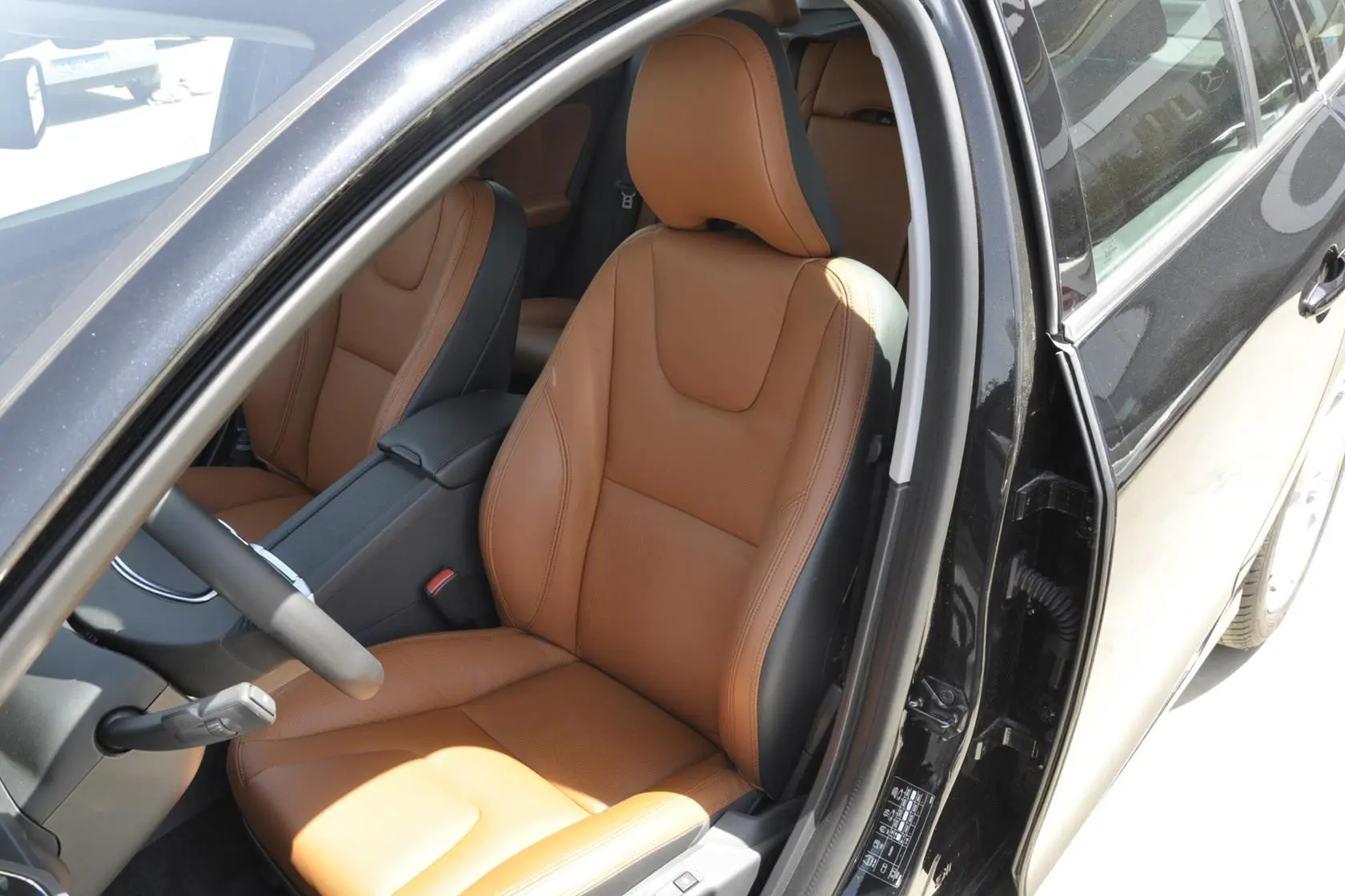 沃尔沃V60T5 舒适版驾驶员座椅
