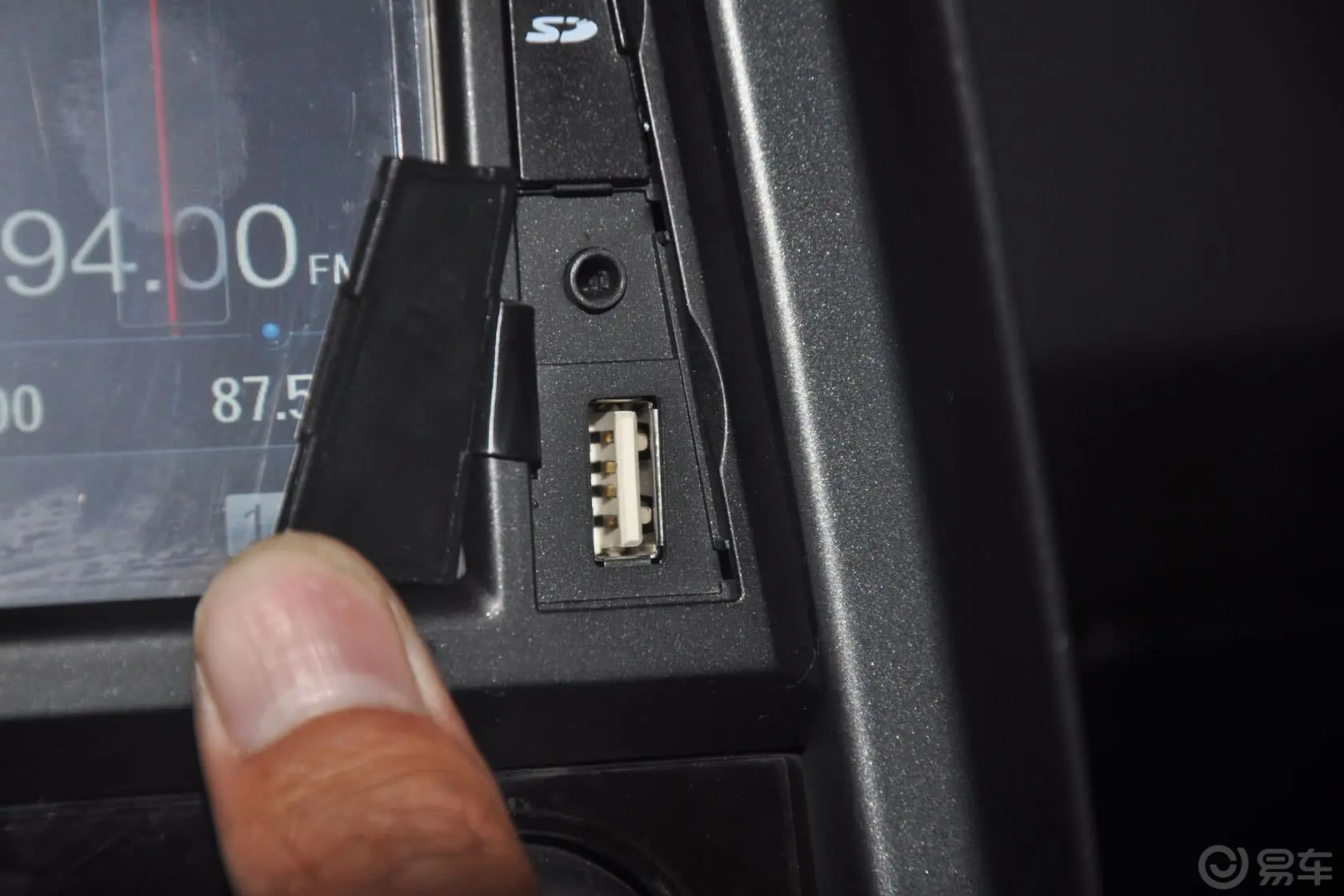 爱腾2.0T 自动 四驱 豪华导航版  柴油USB接口