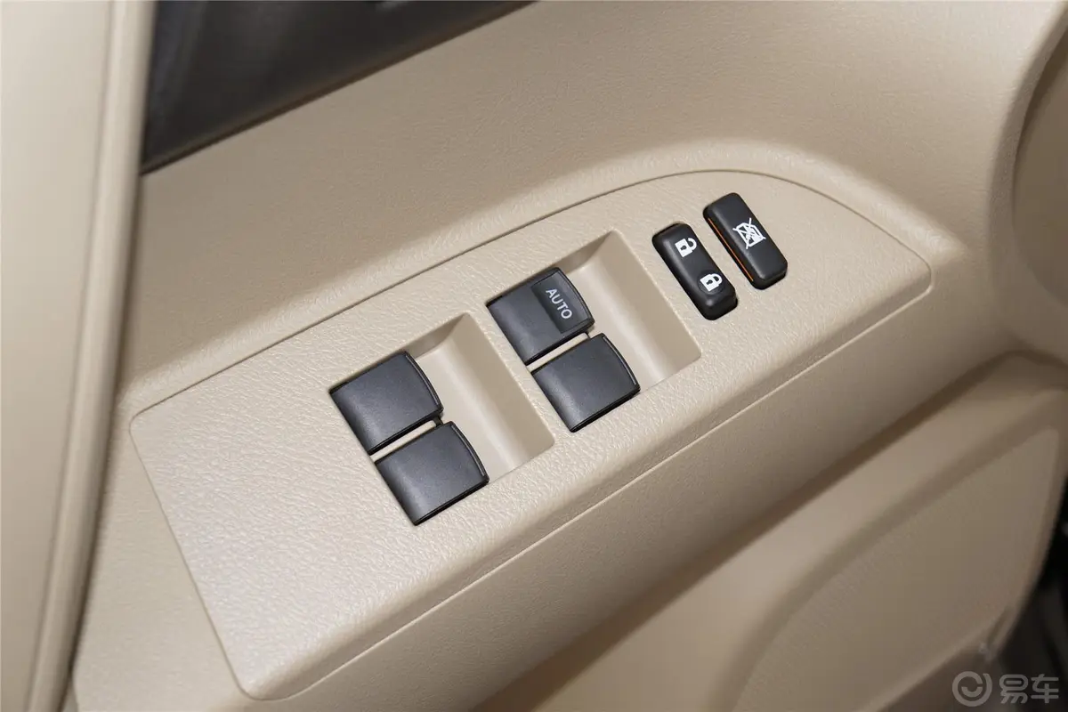 汉兰达2.7L 自动 两驱 精英型 7座车窗升降键