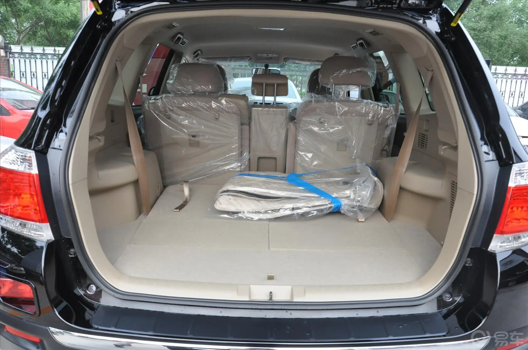 汉兰达3.5L 自动 四驱 精英型 7座行李箱空间