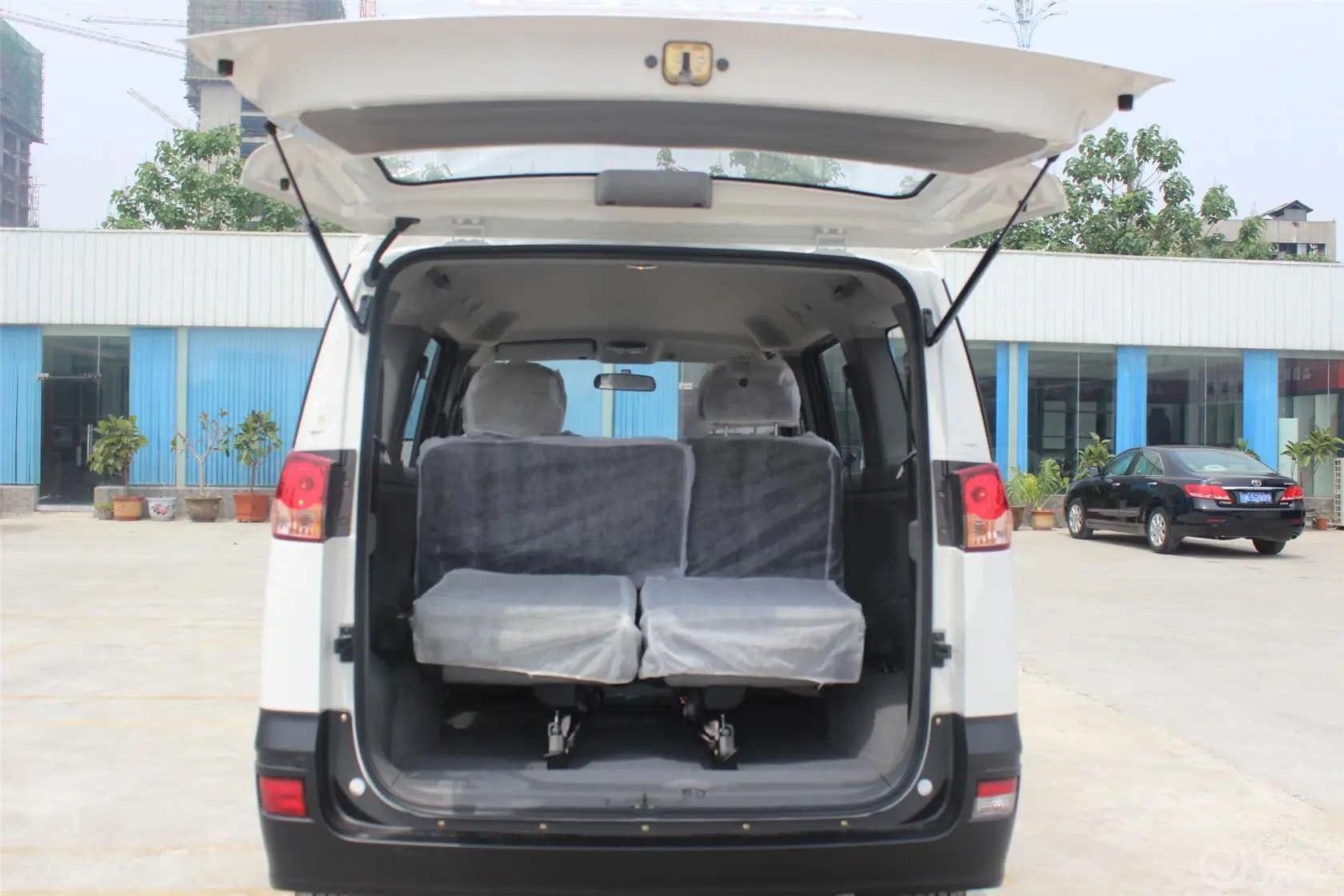 帅客1.5L 手动 标准型 ZN6441V1W4(国IV+OBD)行李箱空间