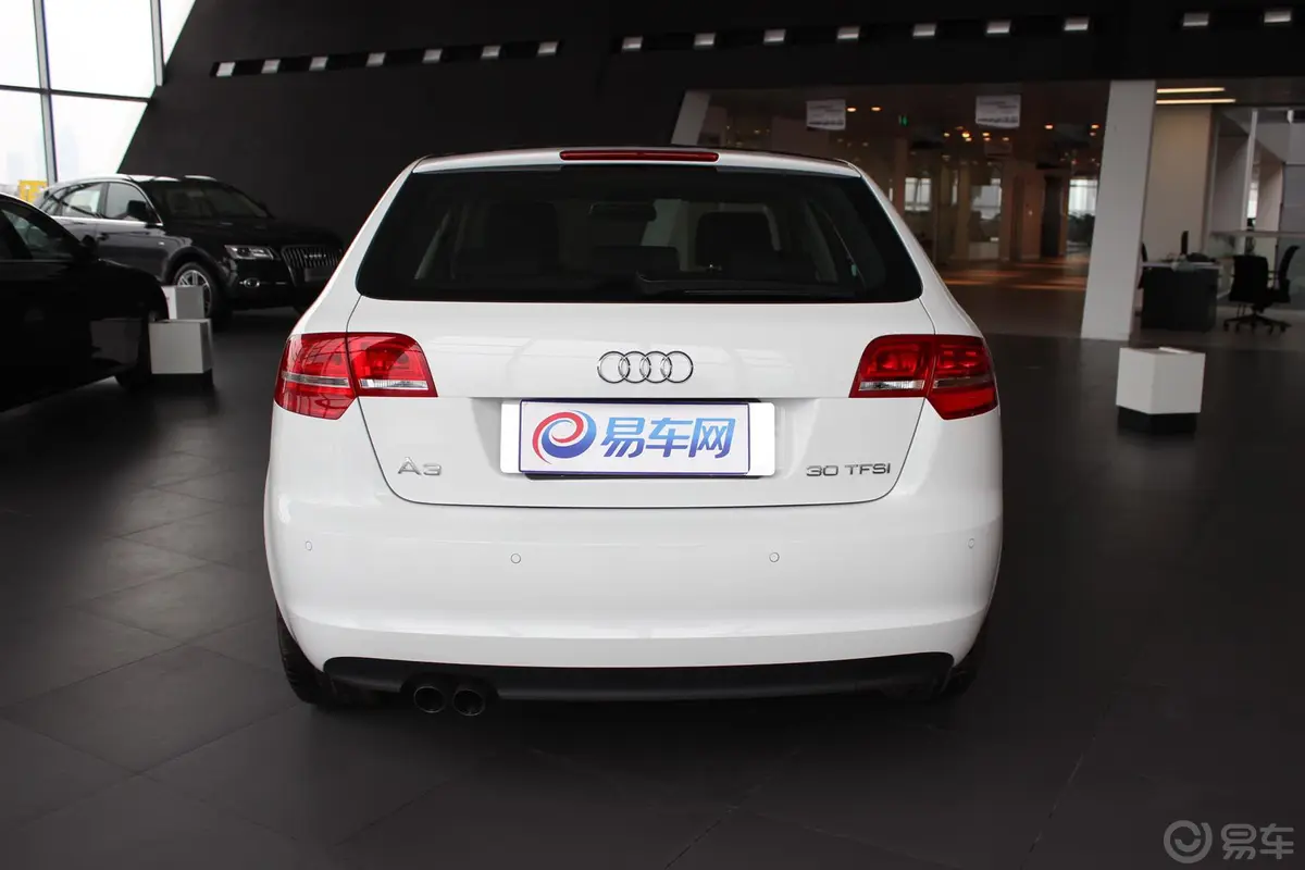 奥迪A3(进口)Sportback 30 TFSI 技术型正后水平