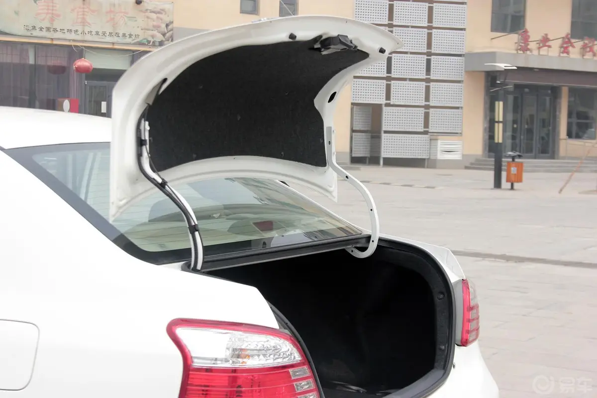 威驰1.3L GL-i 标准版 自动行李厢开口范围