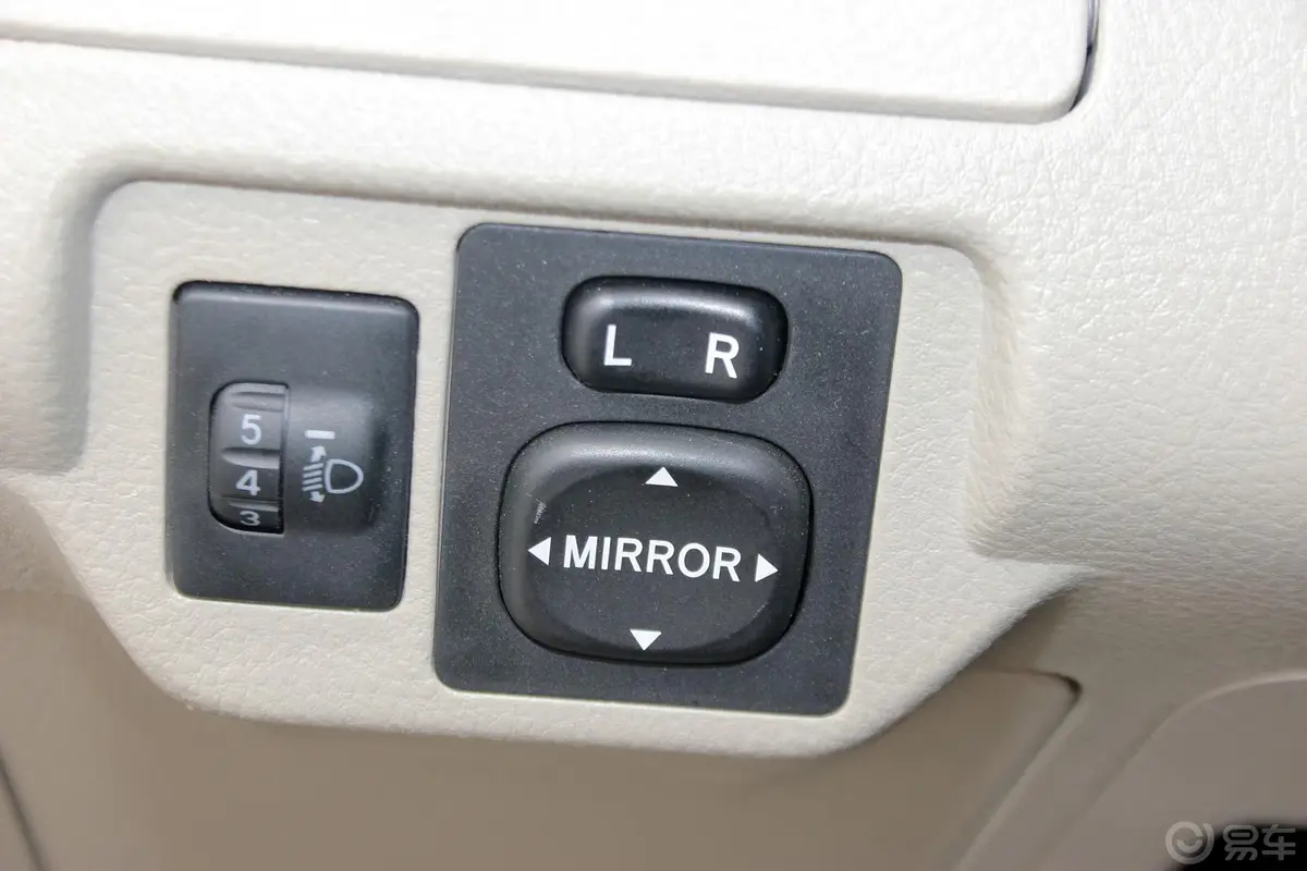 威驰1.3L GL-i 标准版 自动外后视镜控制键