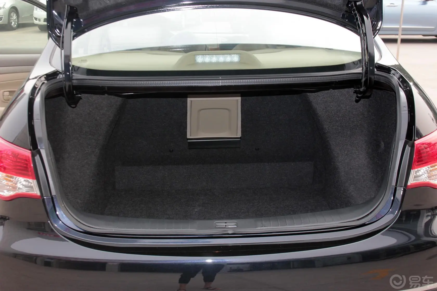 轩逸1.6L 手动 XE 经典舒适版行李箱空间