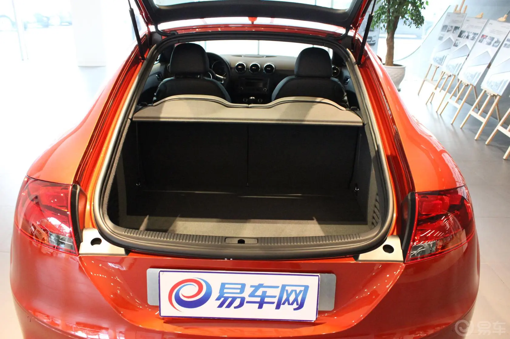 奥迪TTCoupe 45 TFSI 彩色梦幻版行李箱空间