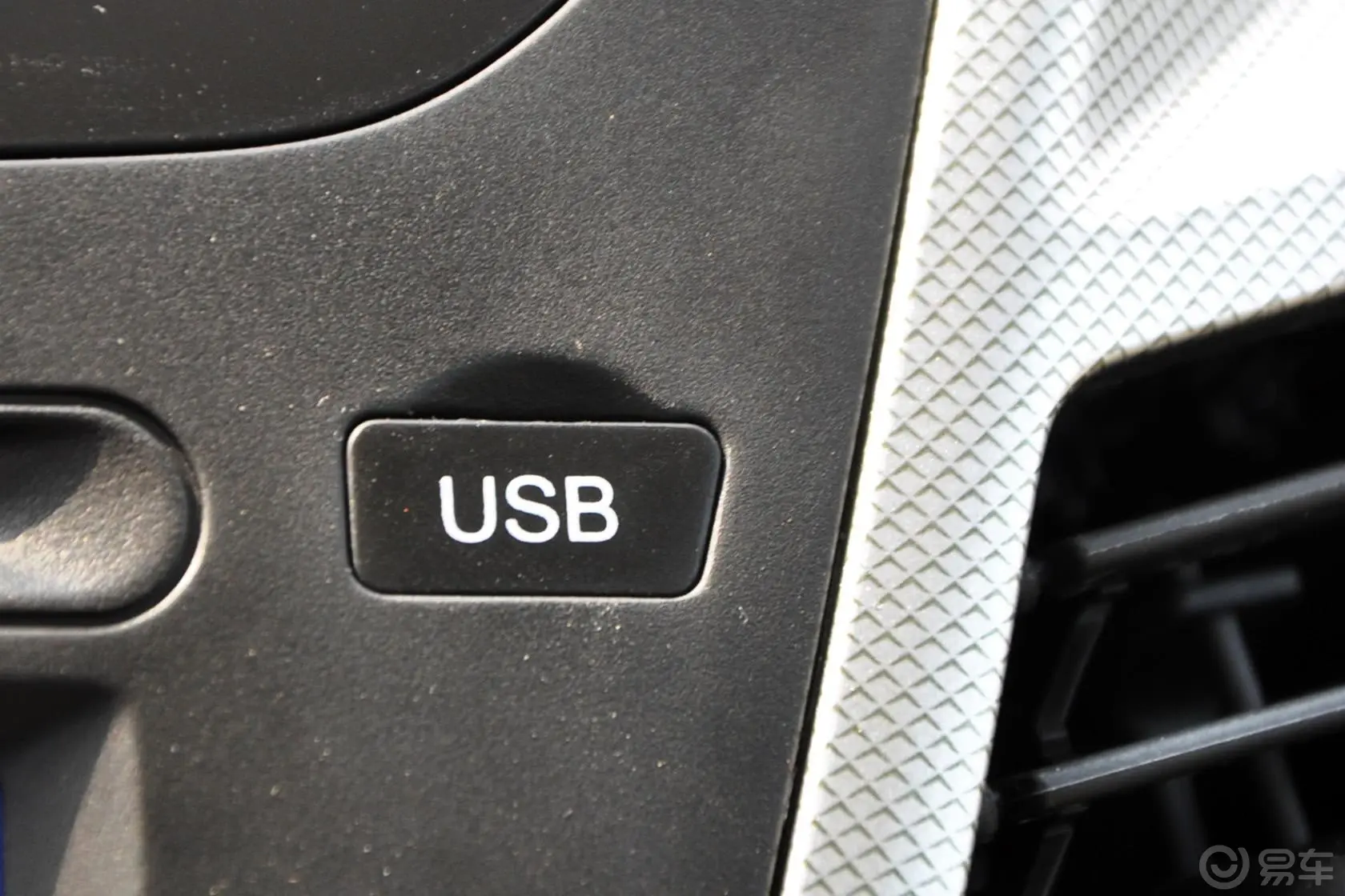 智尚S301.5L 手动 舒适版USB接口
