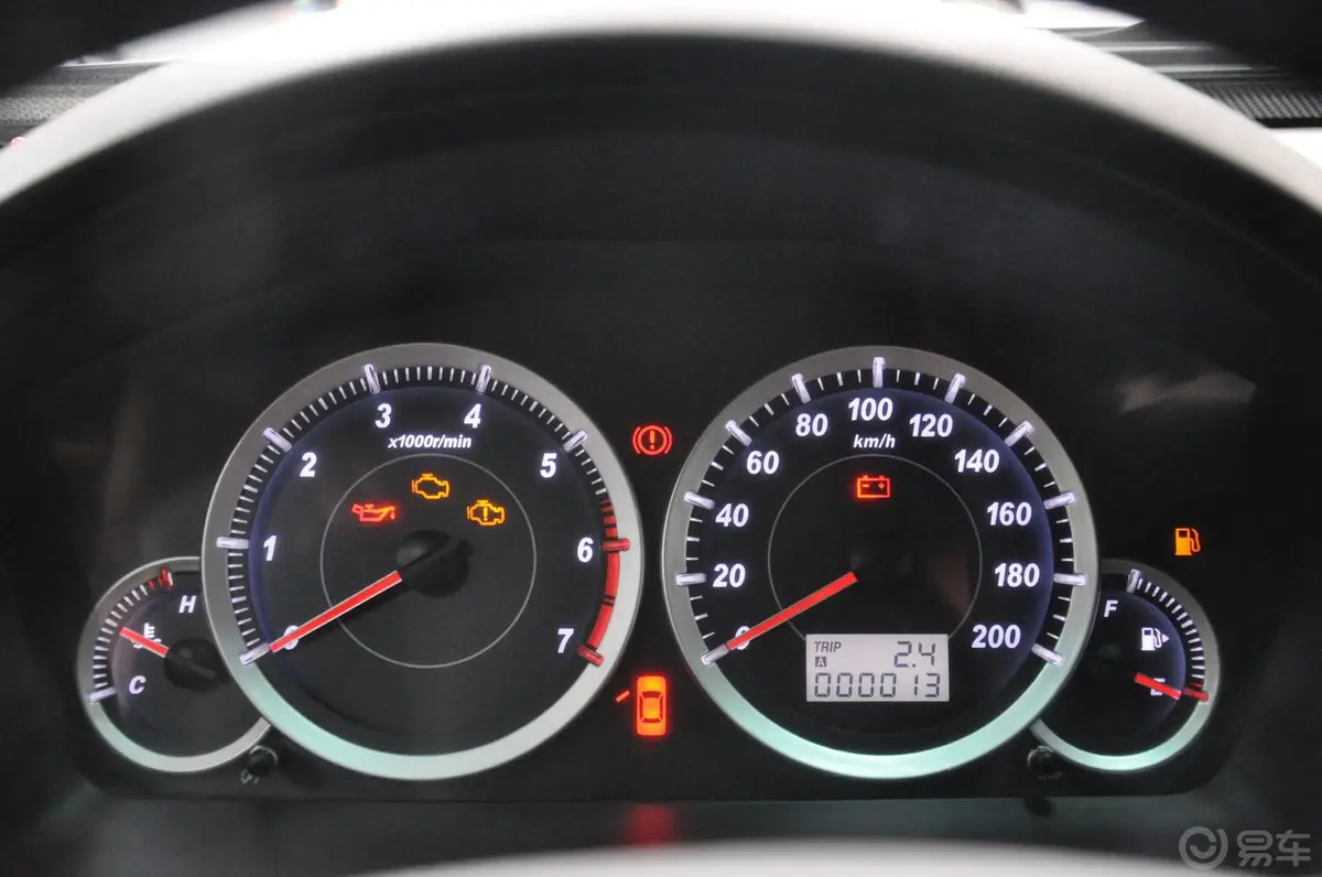 奥轩GX52.4L 手动 两驱 时尚版 汽油仪表盘背光显示