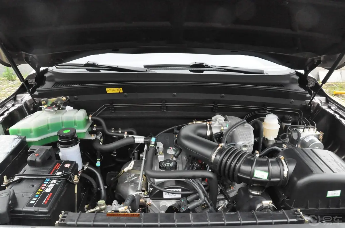 奥轩GX52.4L 手动 两驱 时尚版 汽油发动机