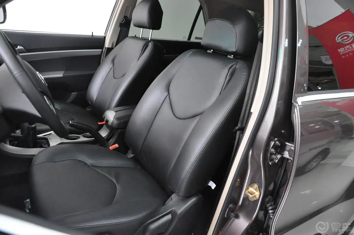 奥轩GX52.4L 手动 两驱 时尚版 汽油驾驶员座椅