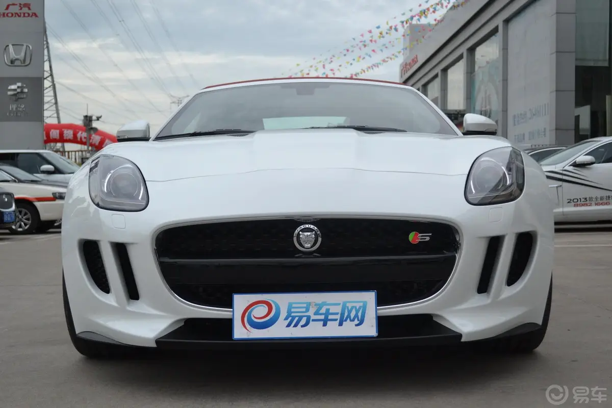 捷豹F-TYPE3.0T V6 S正前水平