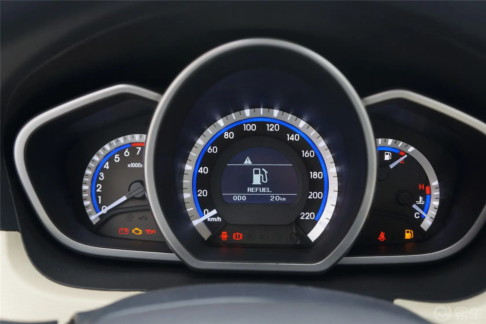V6菱仕1.5L 手动 豪华版仪表盘背光显示