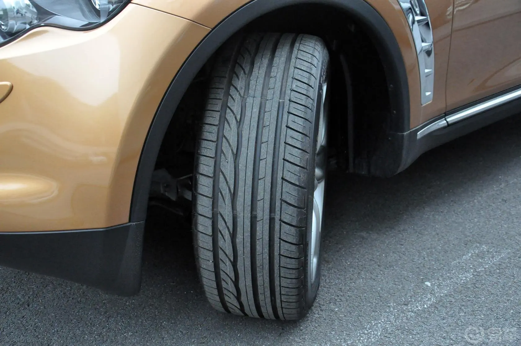英菲尼迪FX37 标准升级版轮胎花纹