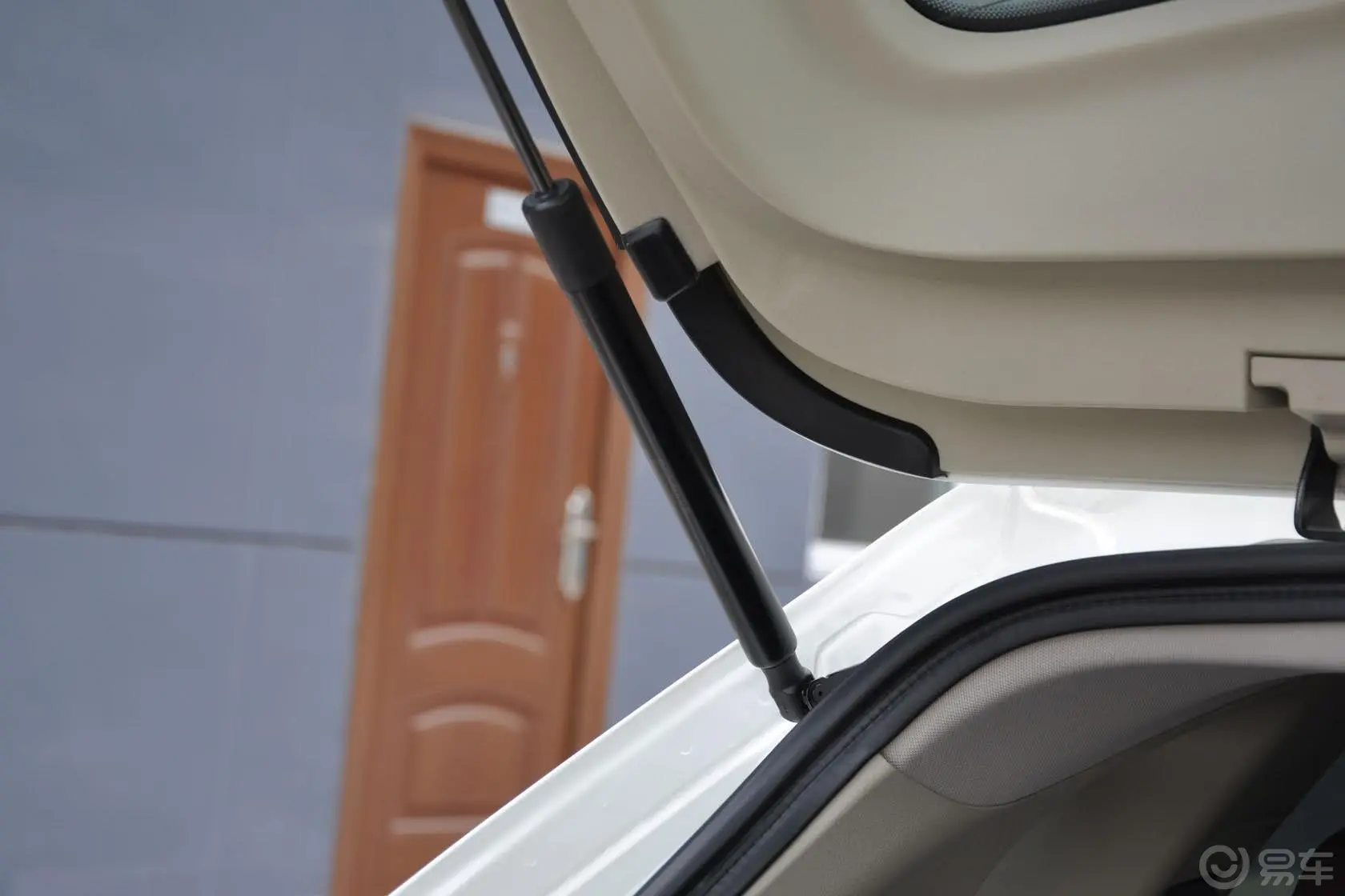 英菲尼迪EX25 2.5L 手自一体 优雅版行李厢支撑杆
