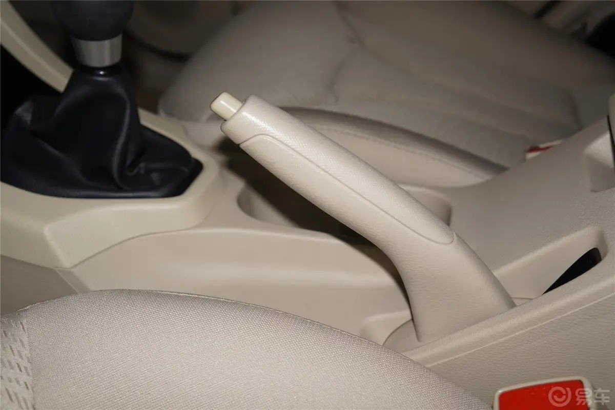 V6菱仕1.5L 手动 舒适版驻车制动（手刹，电子，脚刹）