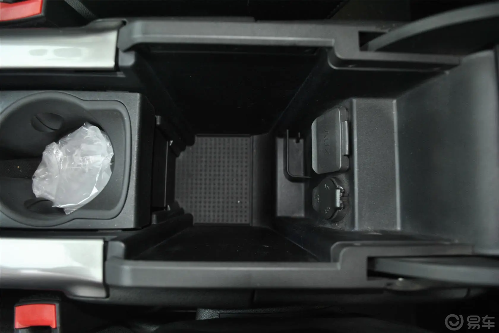 迈锐宝2.4L 手自一体 旗舰版前排中央扶手箱空间