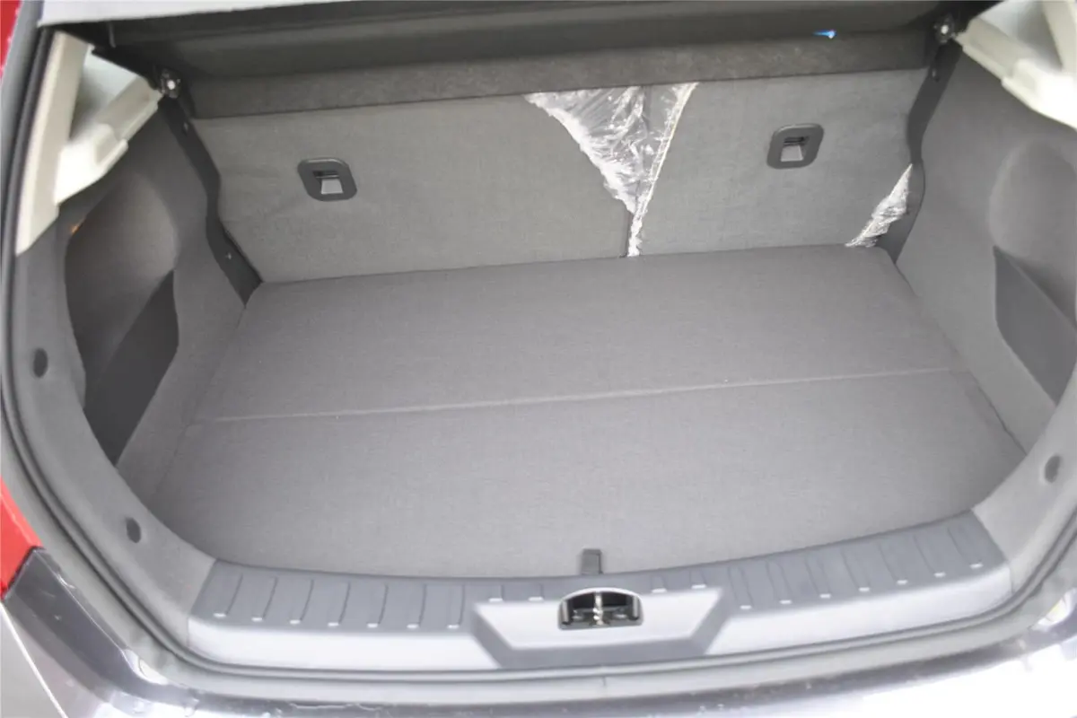 风神H30Cross 1.5L 自动 尊逸型行李箱空间