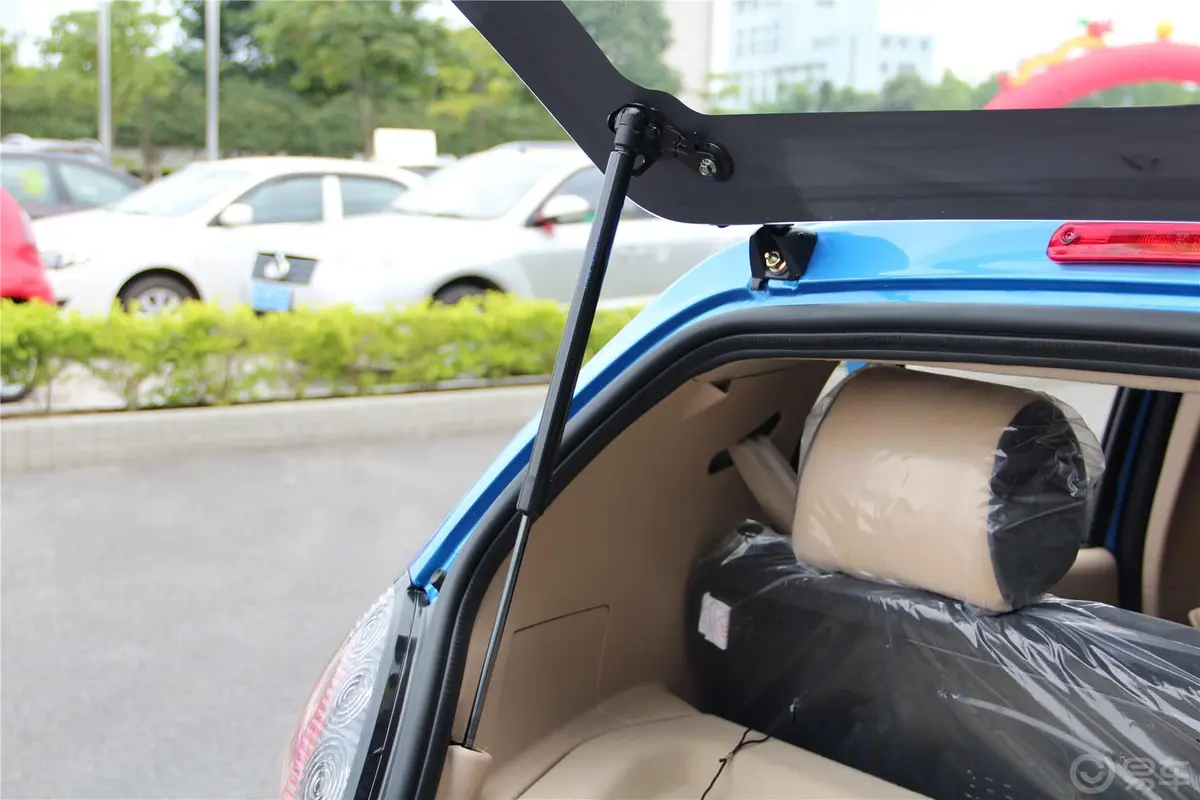 经典熊猫1.0L 手动 标准型行李厢支撑杆