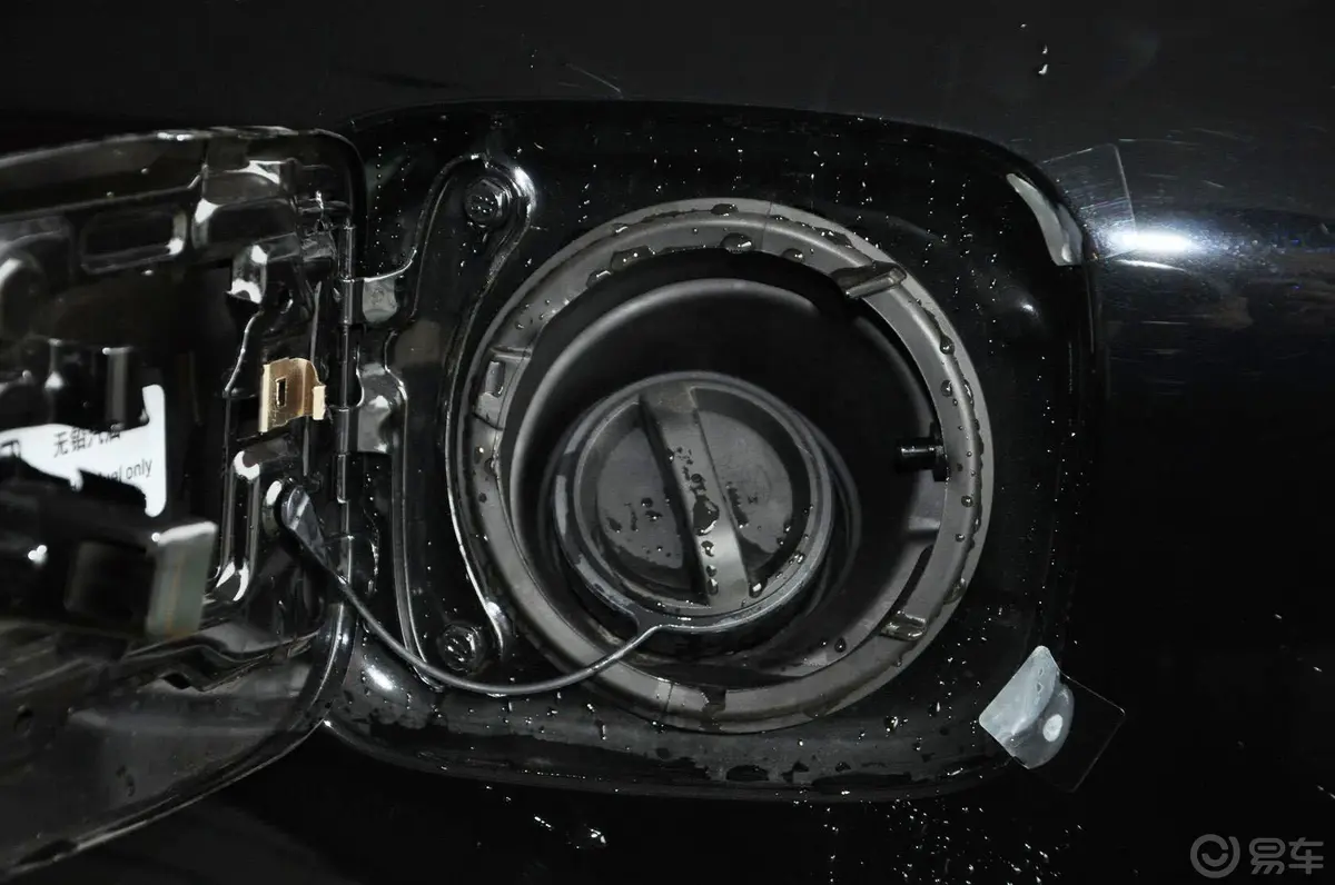 比亚迪S62.4L 自动 尊享型 劲悦版油箱盖