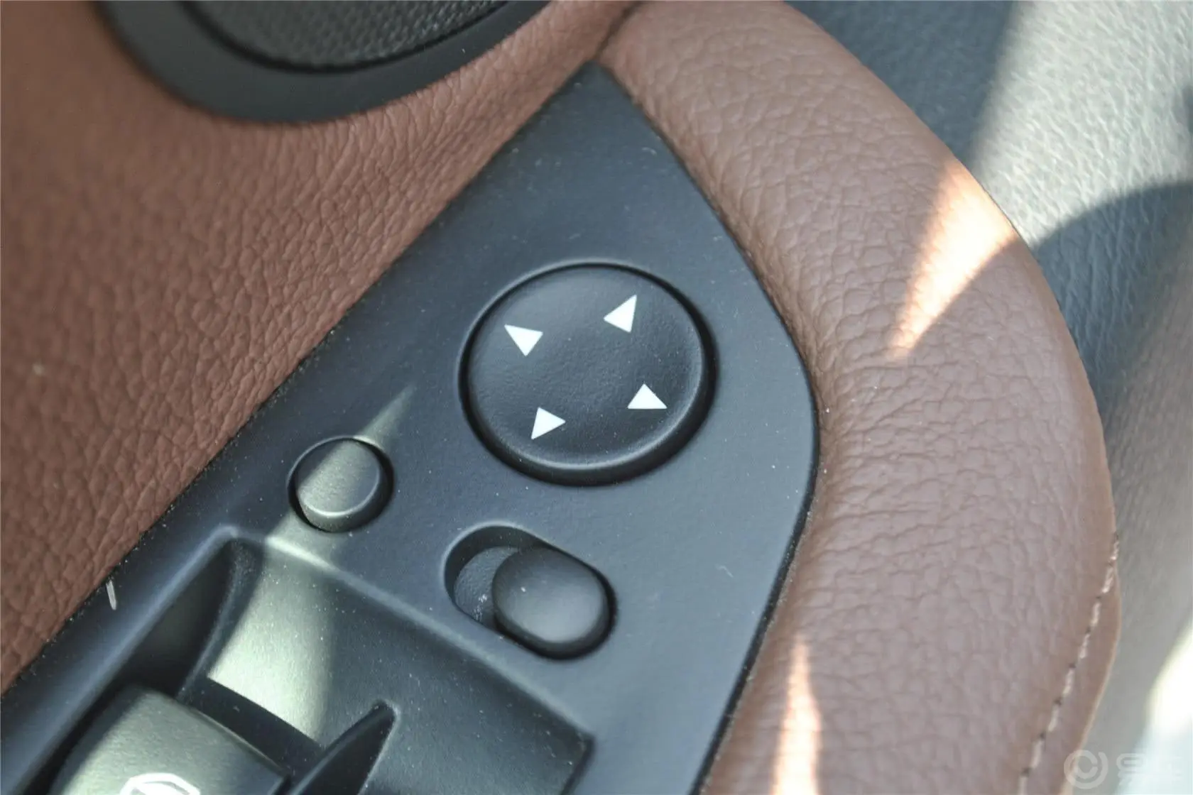 宝马X5(进口)xDrive35i 领先型外后视镜控制键