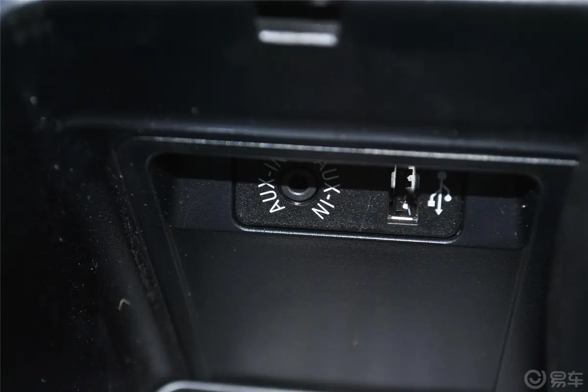 宝马X5(进口)xDrive35i 领先型USB接口
