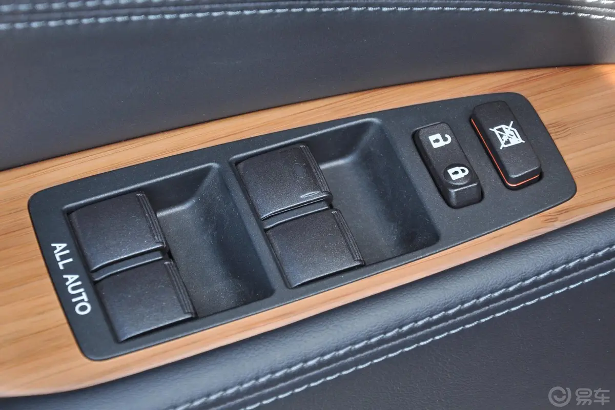 雷克萨斯LS460L 尊贵加长全驱版车窗升降键