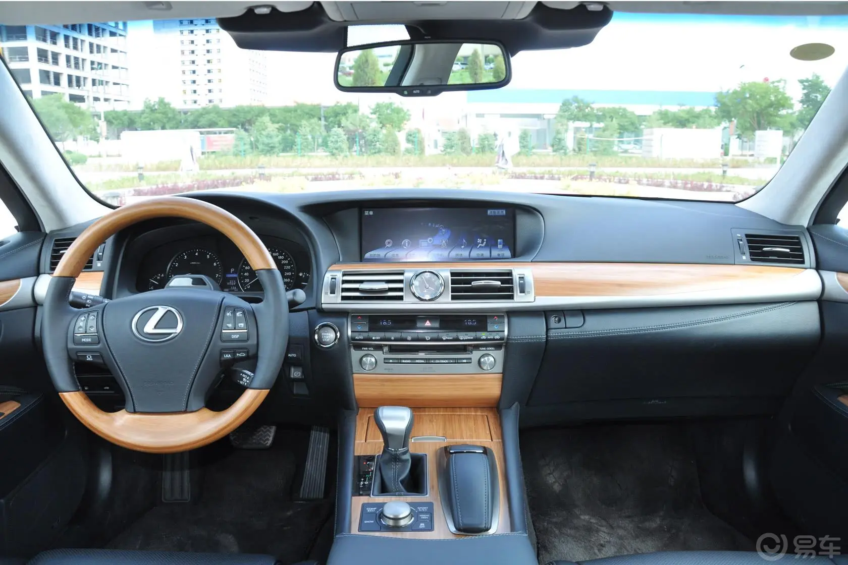 雷克萨斯LS460L 尊贵加长全驱版前排车顶中央控制区
