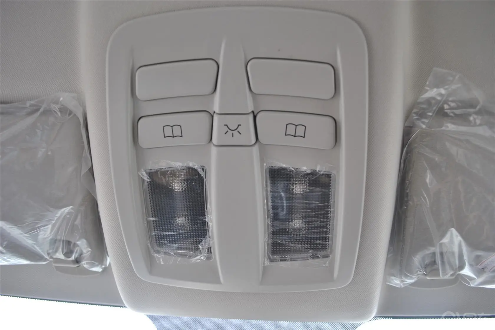 风神H30Cross 1.6L 手动 尊尚型前排车顶中央控制区