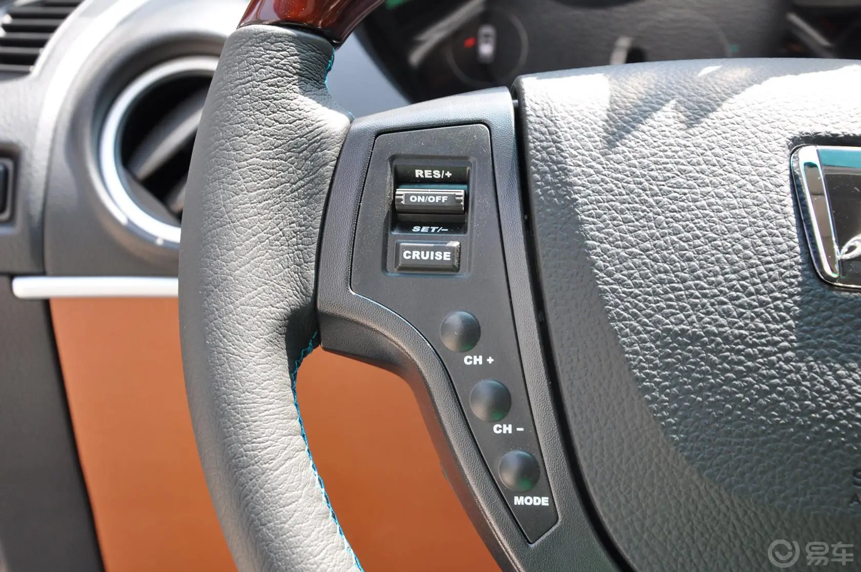 大7 SUV锋芒限量版 2.2T 自动 四驱 智尊型方向盘功能键（左）